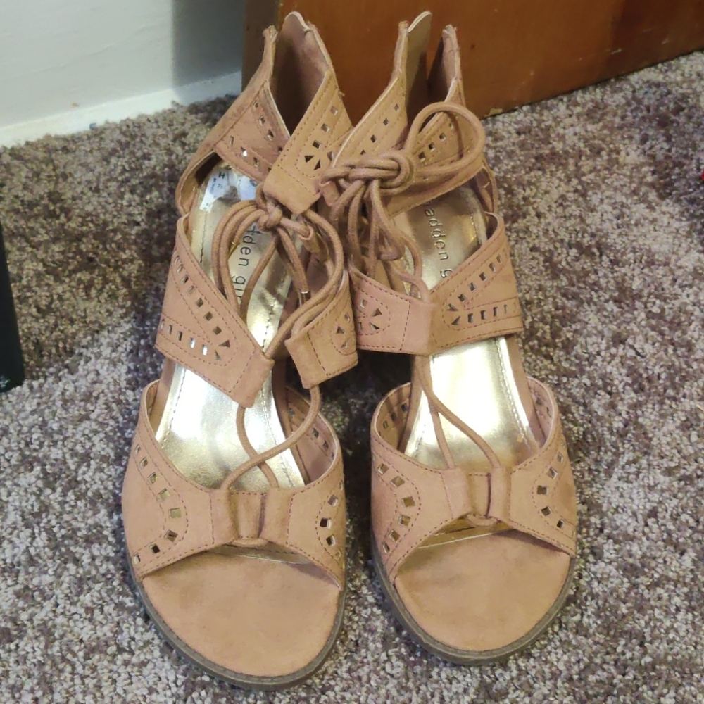 Tan wedges